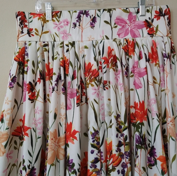 Floral Print Skirt - Picture 3 of 6